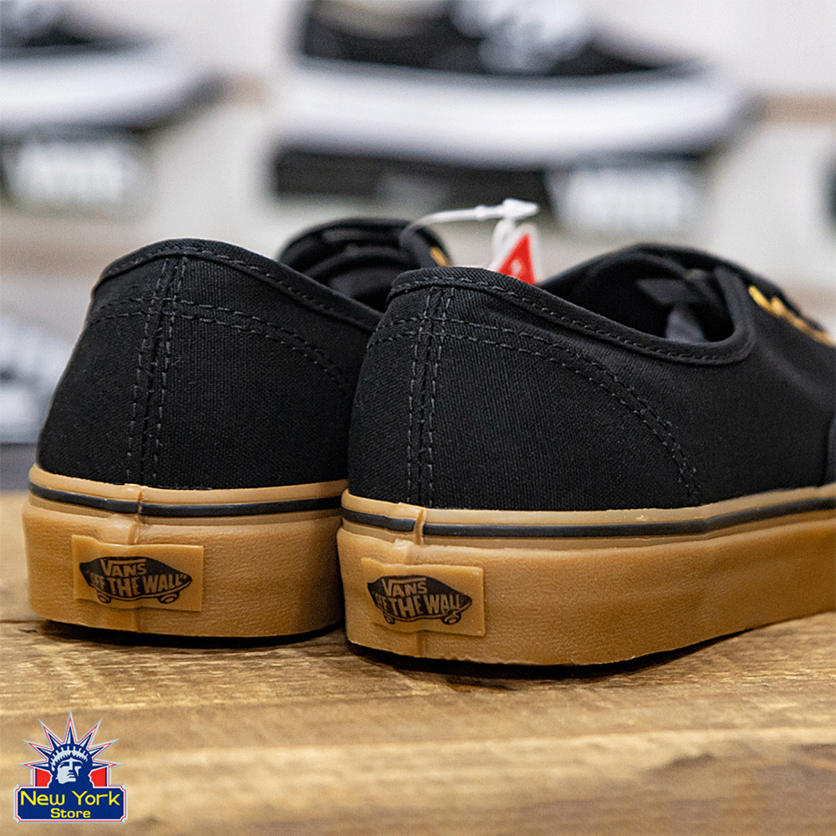 vans authentic negras suela marron