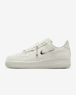 CALZADO NIKE AIR FORCE 1 07 NM SE WOMEN